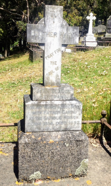 File:Grave of Claude-Marie.jpg